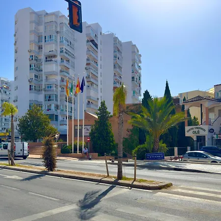 Vistas Al Mar Junto Puerto Marina 贝纳尔马德纳